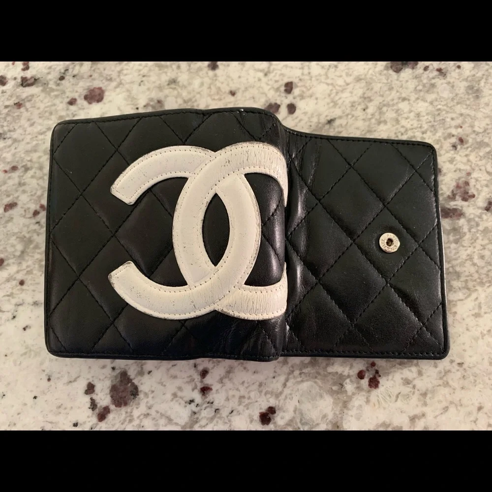 Authentic CHANEL CC Cambon leather‎ quilted compact wallet